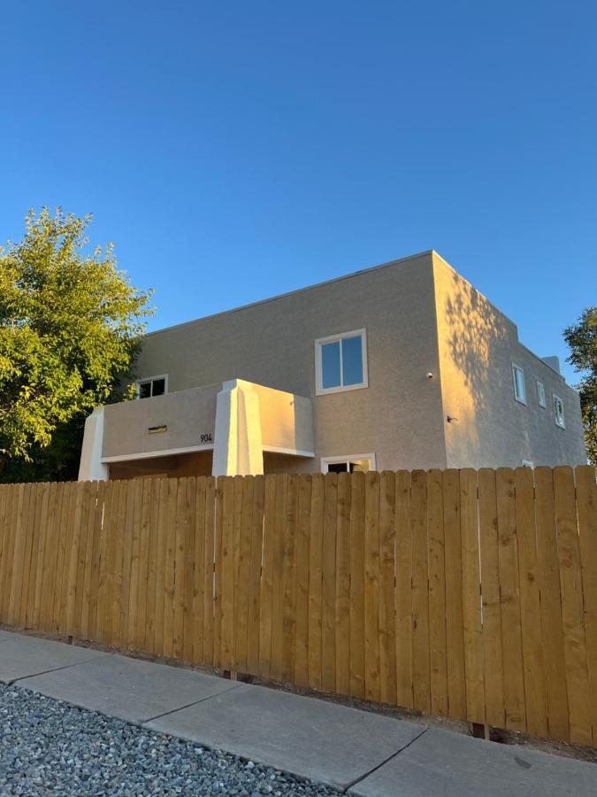 Beautiful Work Retreat In Near Downtown Apartment