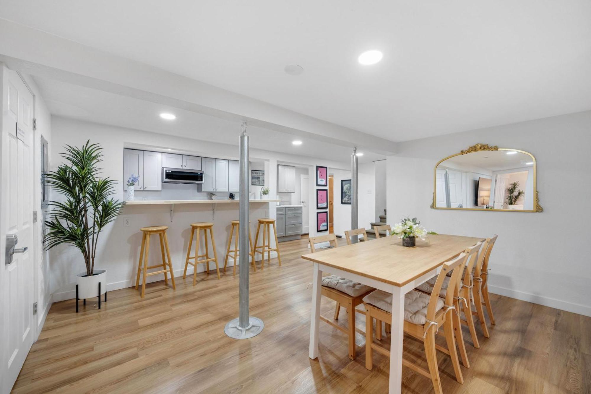 Beautiful Work Retreat In Near Downtown Apartment *