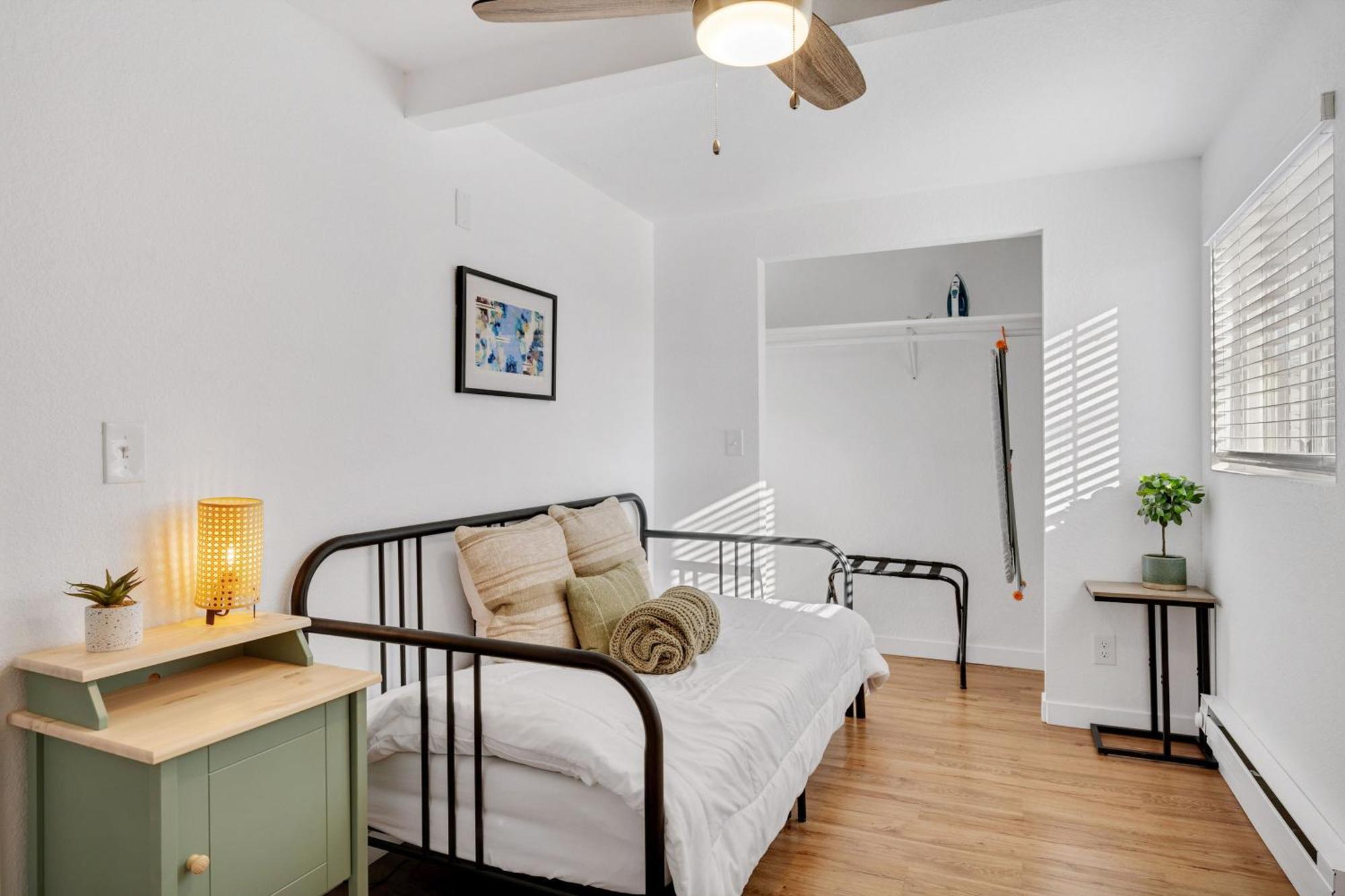 Beautiful Work Retreat In Near Downtown Apartment *